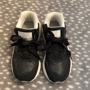 New Balance Black and White Women's Sneakers leather and suede black laces cute!